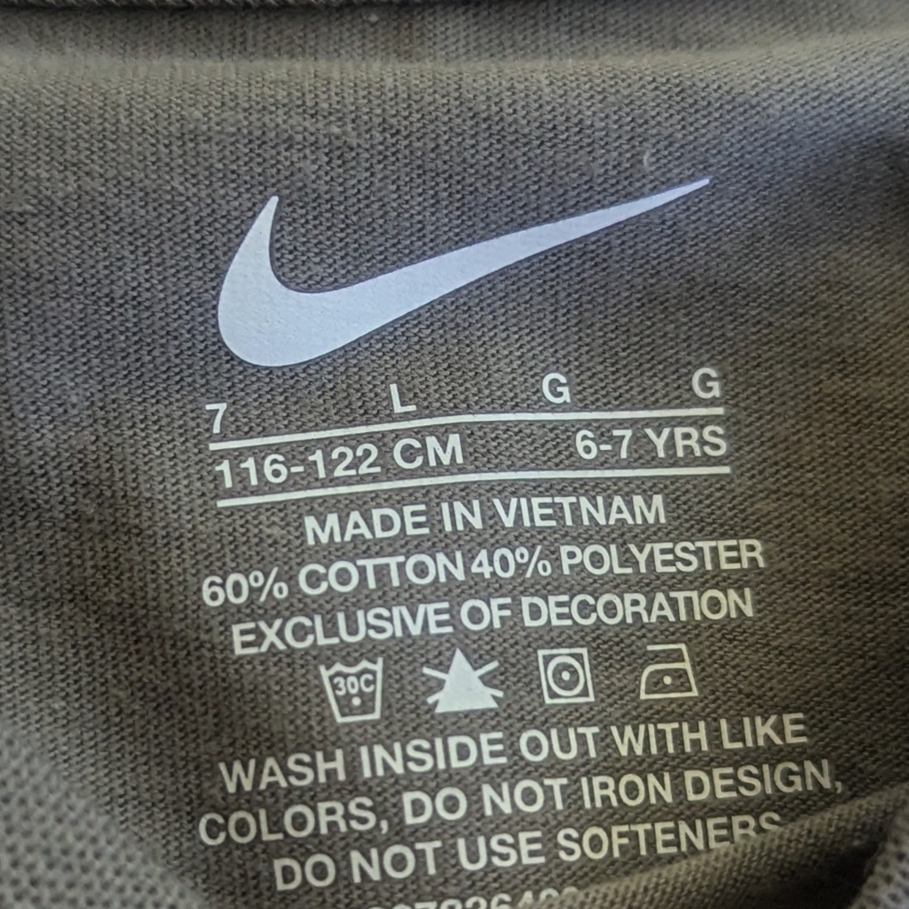 NWT Nike Boys' Matching 2 Piece Set Green and Gray Size 7 - Picture 2 of 3
